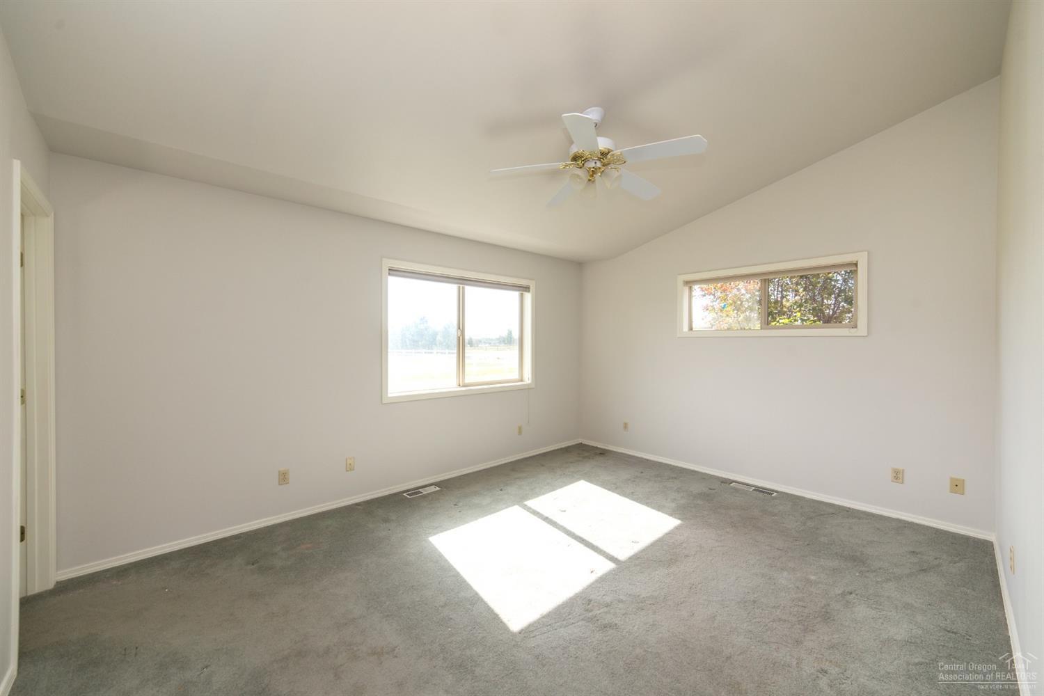 64485 Research Road Bend, OR 97703 - Photo 9 of 18 Master bedroom