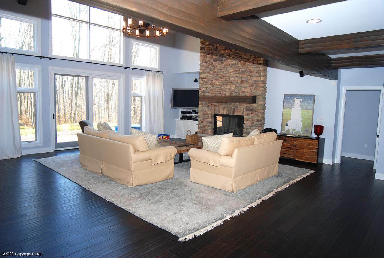 21 Red Spruce Road Pocono Pines, PA 18350 - Photo 5 of 5 LIV.RM