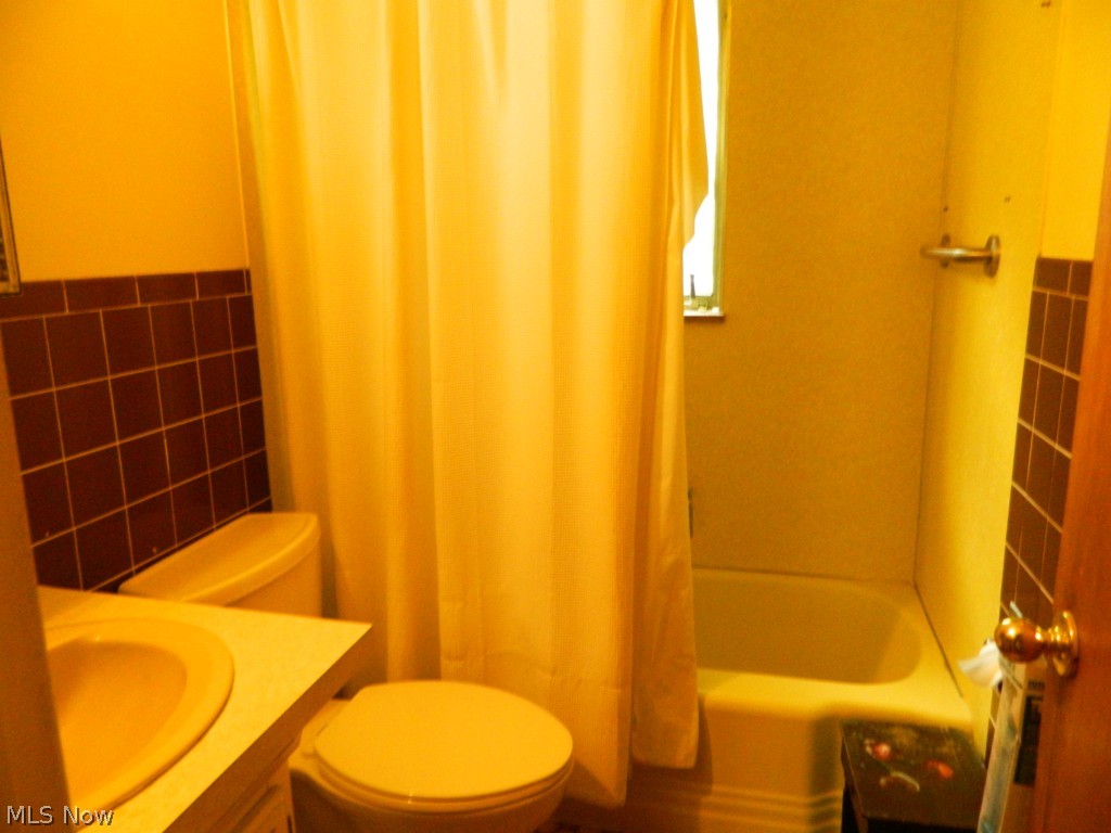 1064 Oak Tree Road Akron, OH 44320 - Photo 7 of 25