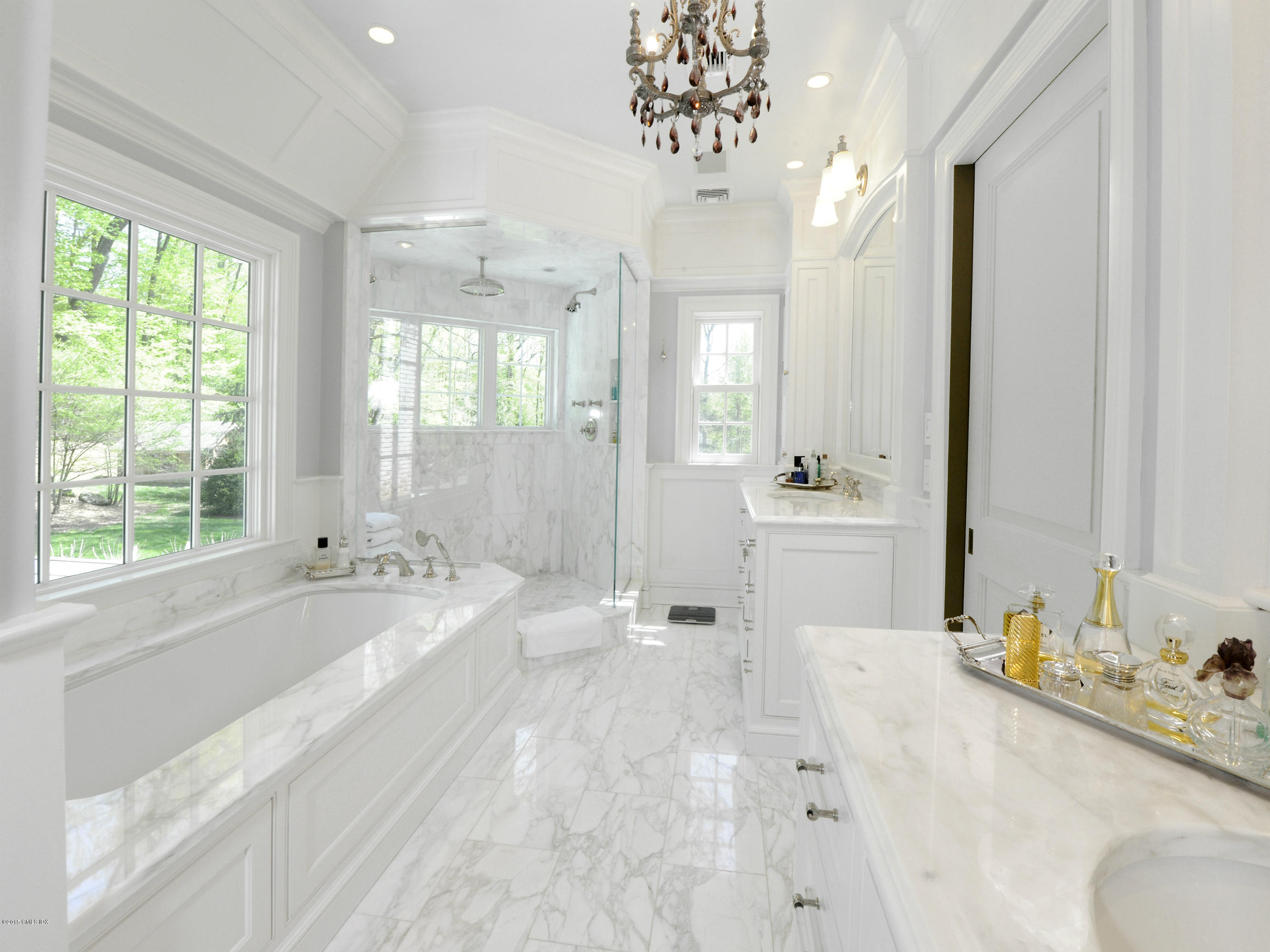 29 Butternut Hollow Road Greenwich, CT 06830 - Photo 15 of 29 a bathroom with a tub sink and mirror