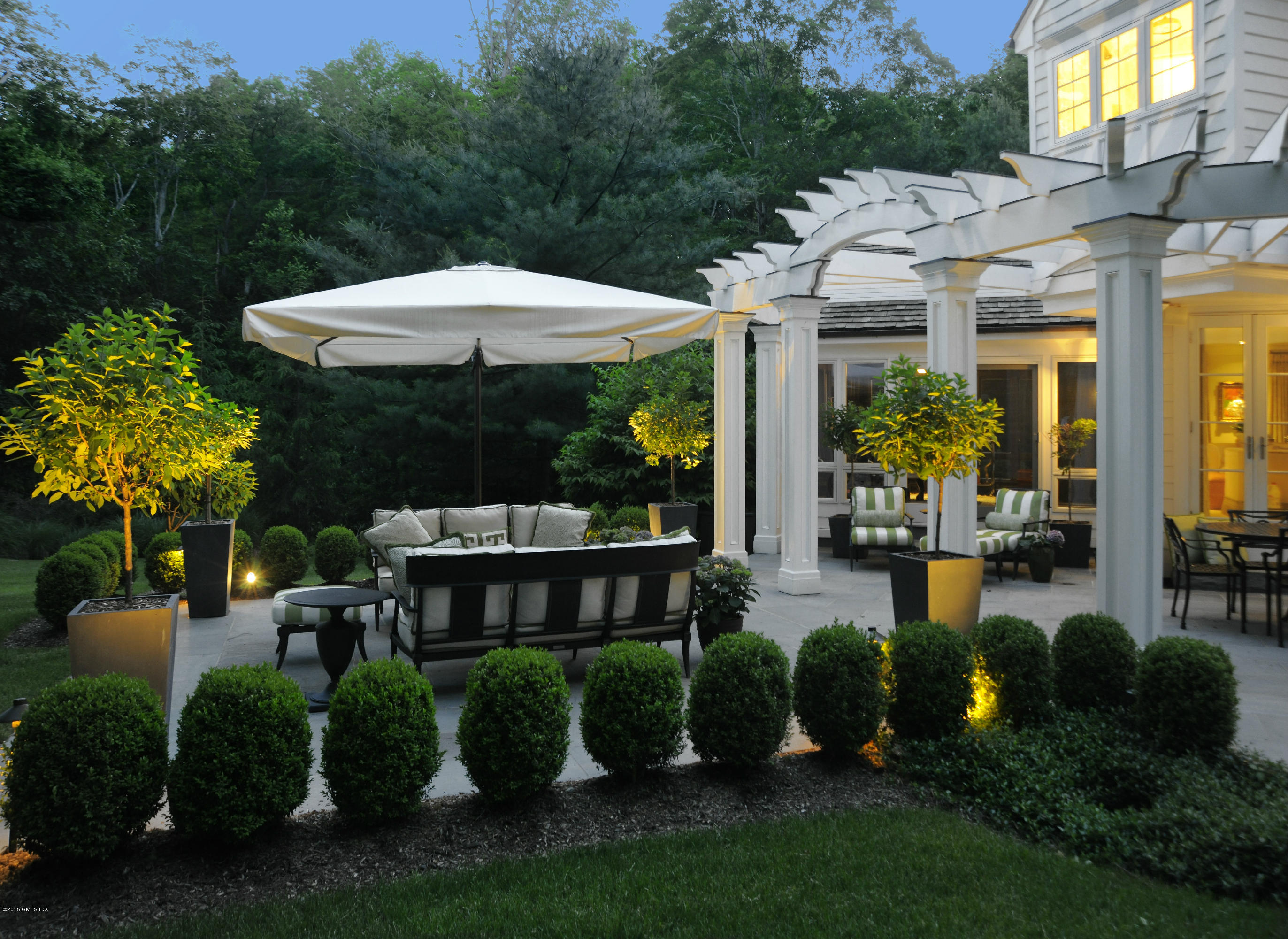 29 Butternut Hollow Road Greenwich, CT 06830 - Photo 26 of 29 a view of a chairs and table in backyard