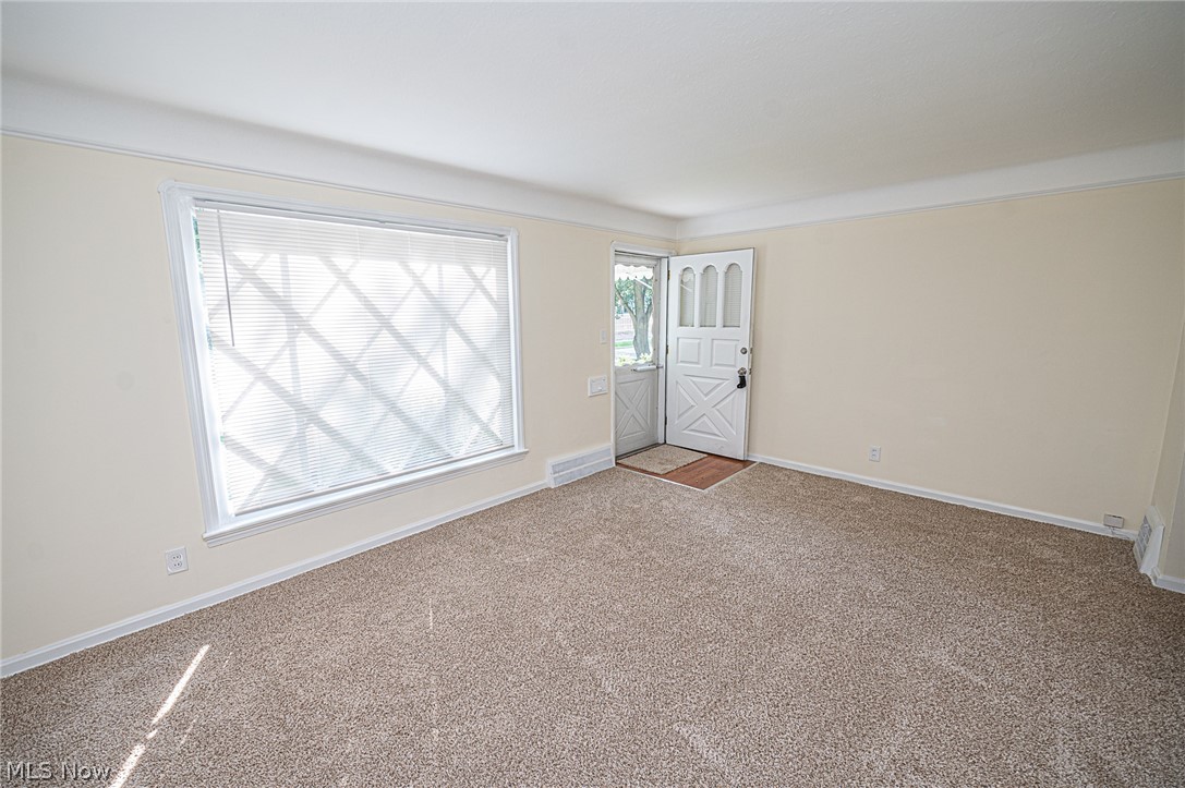1664 Winchester Road Cleveland, OH 44124 - Photo 9 of 28