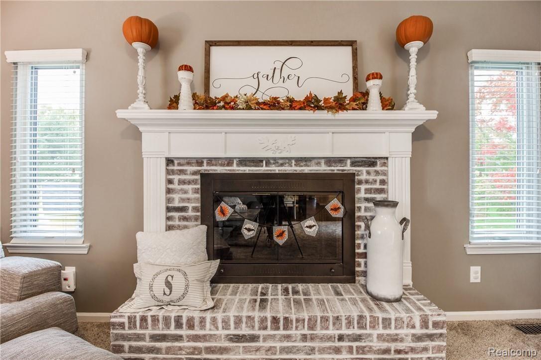 916 Ridgeview Circle Lake Orion, MI 48362 - Photo 23 of 70 Interiors (12 of 59).jpg