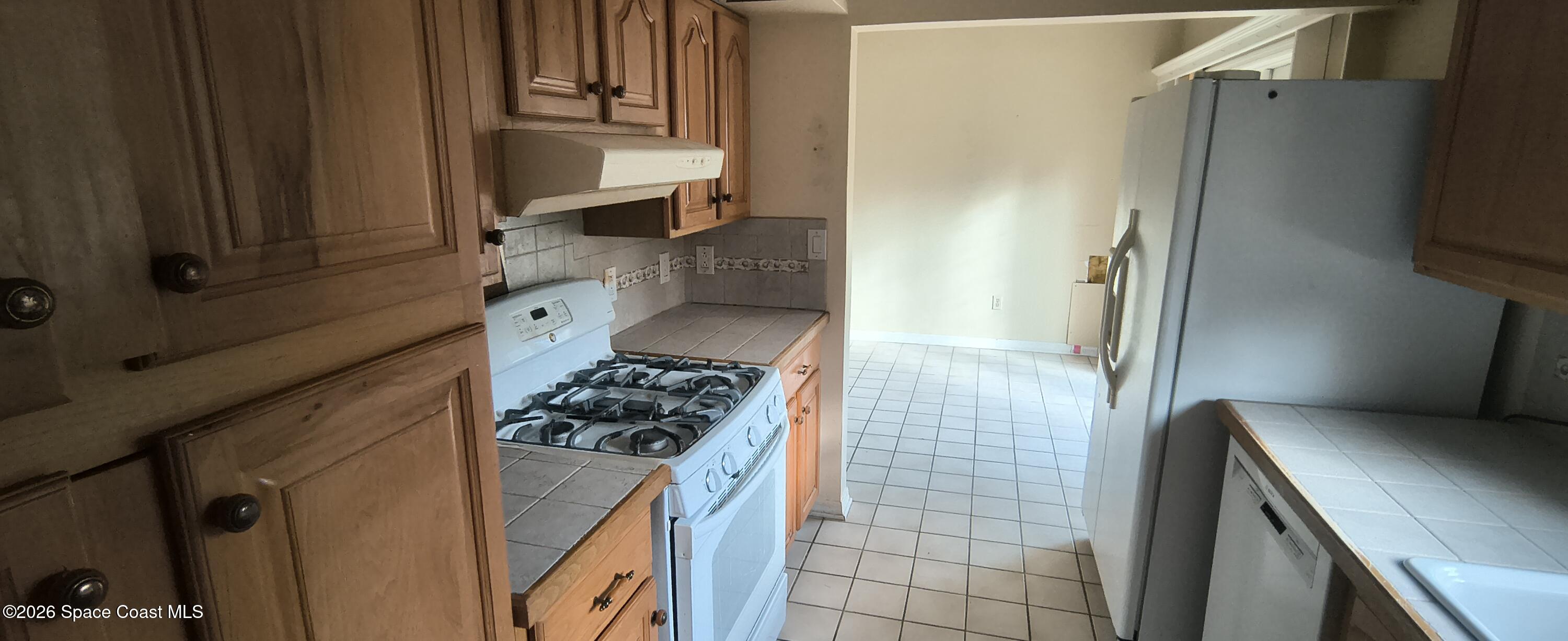 801 Espanola Way Melbourne, FL 32901 - Photo 8 of 18 a bathroom with a granite countertop sink a toilet and shower