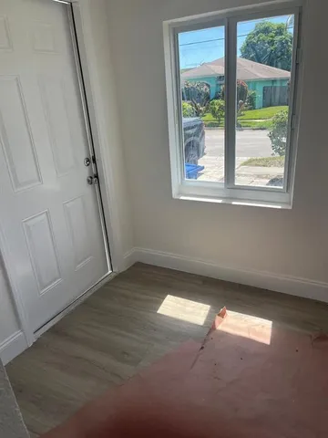 $1,900 | 648 West 10th Street, Riviera Beach, FL 33404