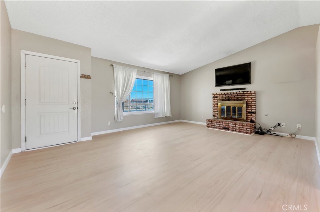 9742 East Ave R 8 Littlerock, CA 93543 - Photo 8 of 41