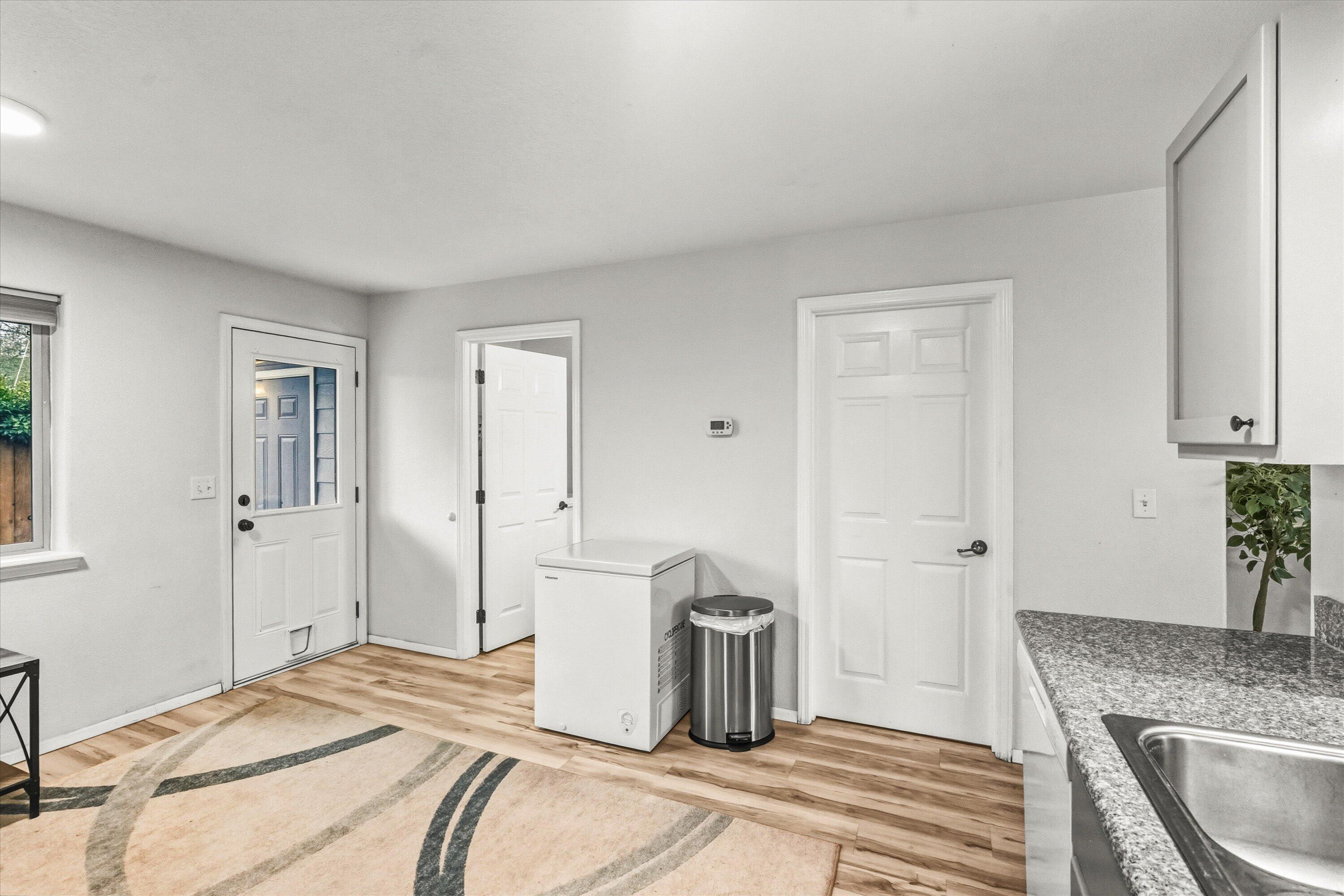450 Midway Road, Unit 6 Medford, OR 97501 - Photo 11 of 30 11-450 Midway Rd Unit 6-11