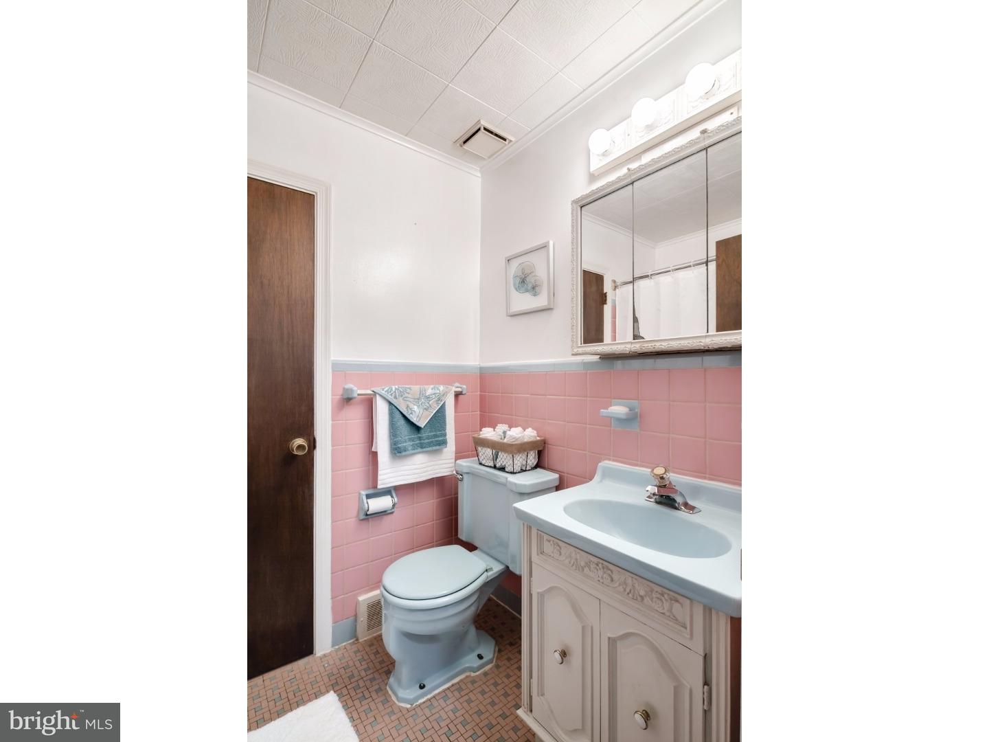 9045 Wesleyan Road Philadelphia, PA 19136 - Photo 15 of 18 Bathroom