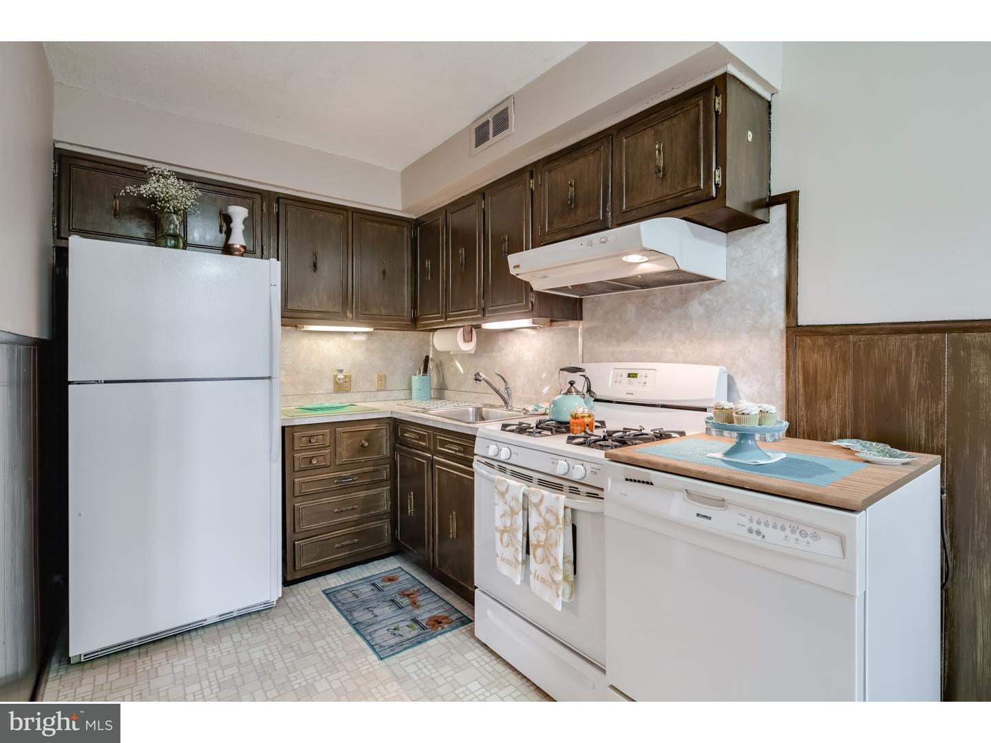 9045 Wesleyan Road Philadelphia, PA 19136 - Photo 7 of 18 Kitchen