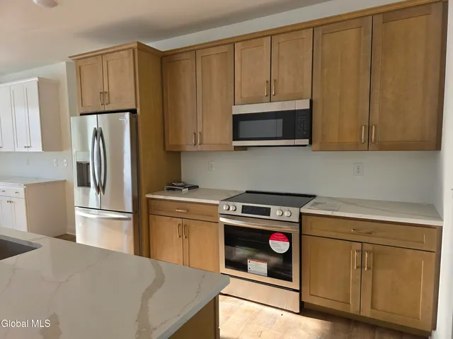 $778,054 | 15 Eastpointe Drive, Wilton, NY 12866