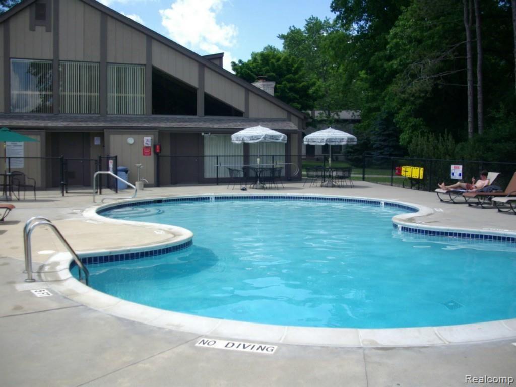 1986 Pondview Court, Unit 116 Rochester, MI 48309 - Photo 18 of 22 Clubhouse & Pool