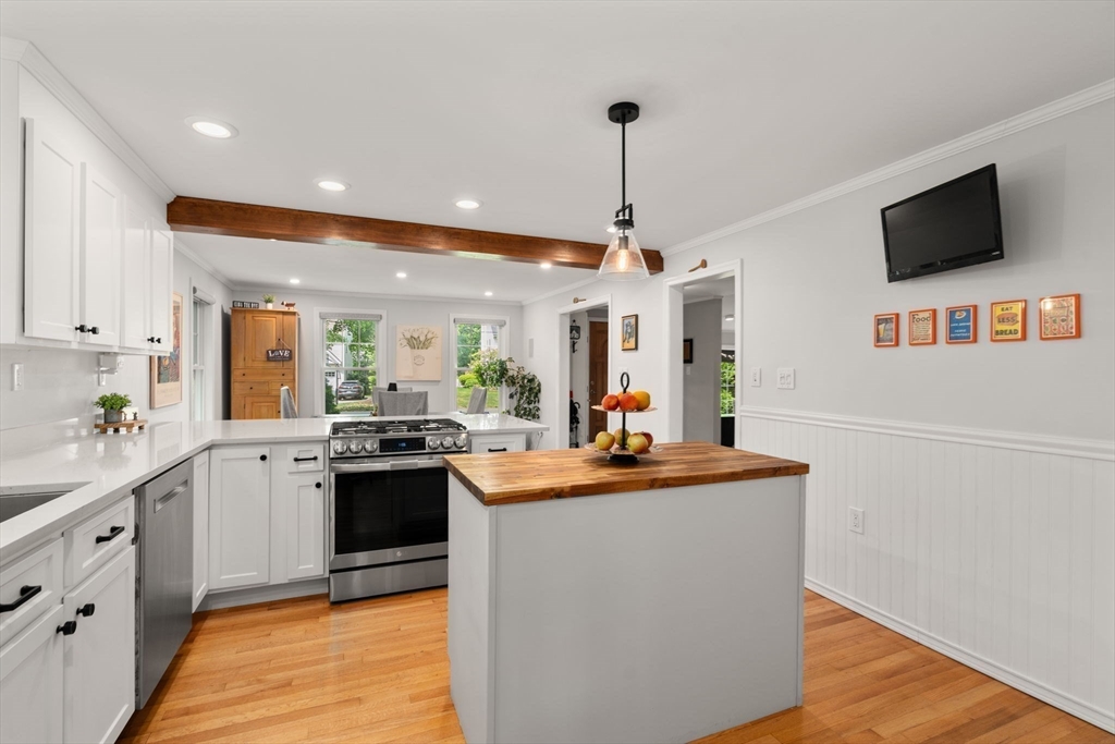 3 Berkeley Road Wellesley, MA 02482 - Photo 7 of 34