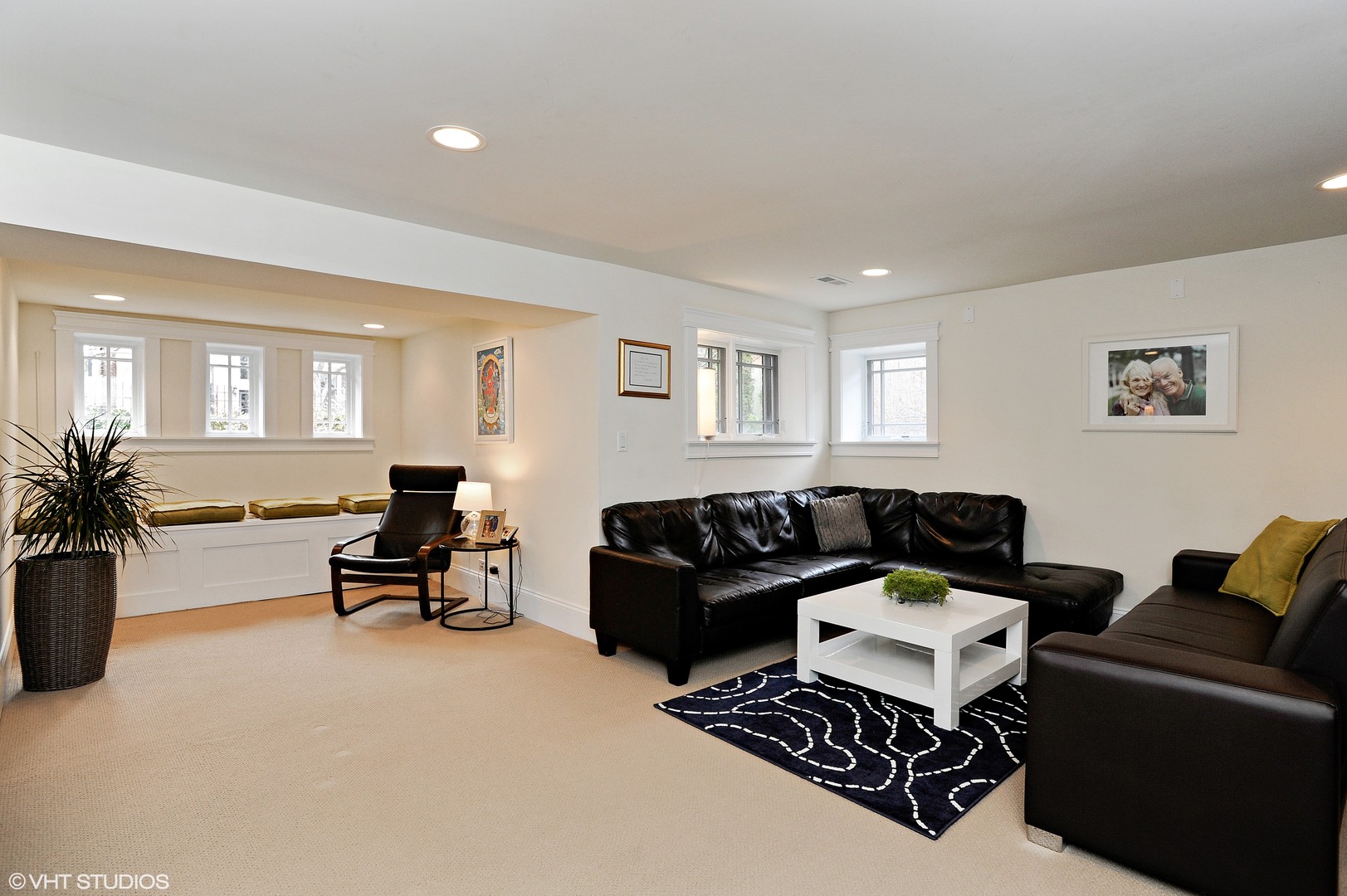 4722 North Malden Street Chicago, IL 60640 - Photo 23 of 42 a living room with furniture and a couch