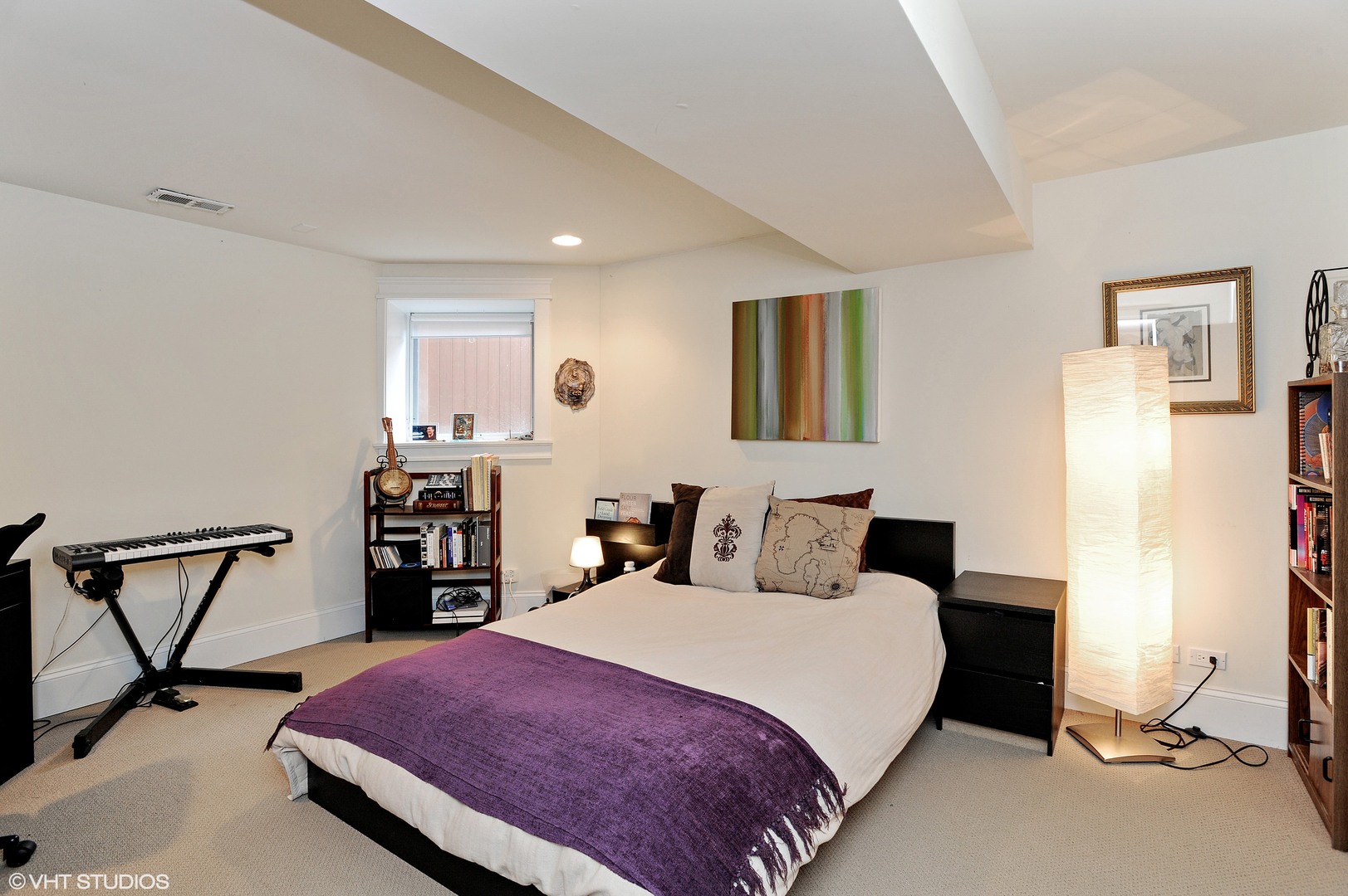 4722 North Malden Street Chicago, IL 60640 - Photo 24 of 42 a bedroom with a bed a table and chair