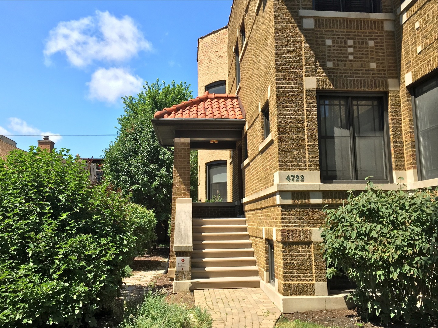 4722 North Malden Street Chicago, IL 60640 - Photo 4 of 42 a front view of a house with a garden