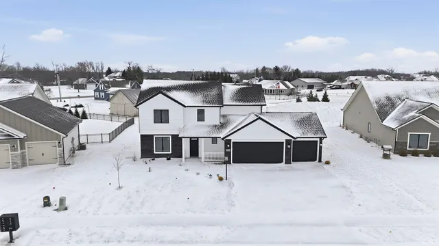 $389,900 | 18738 Eisley Cove, Auburn, IN 46706