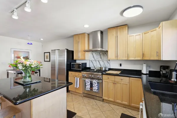 $1,395,000 | 473 Leland Avenue, San Francisco, CA 94134