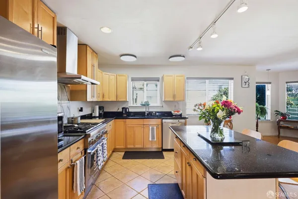 $1,395,000 | 473 Leland Avenue, San Francisco, CA 94134
