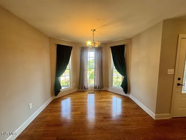 $434,900 | 32582 Spring Crest Drive, Glade Spring, VA 24340