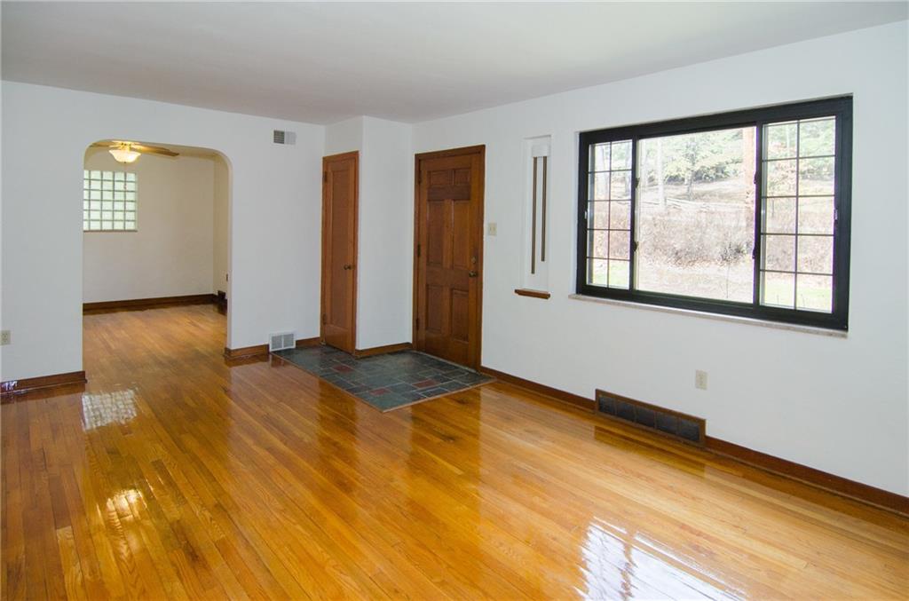 450 Ryndwood Road Pittsburgh, PA 15237 - Photo 8 of 25 Gallery Image 8