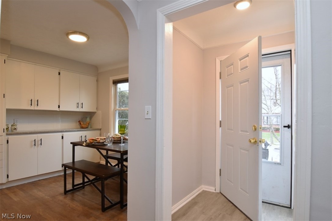 4105 Harwood Road Cleveland, OH 44121 - Photo 3 of 34