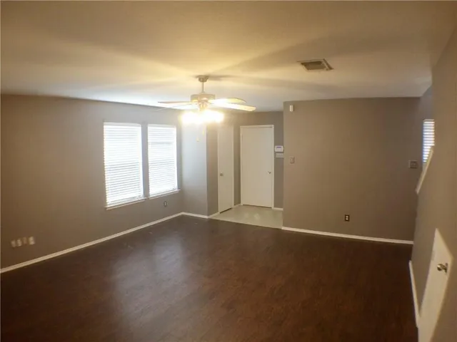 $1,600 | 2301 Kingsway Drive, Arlington, TX 76012