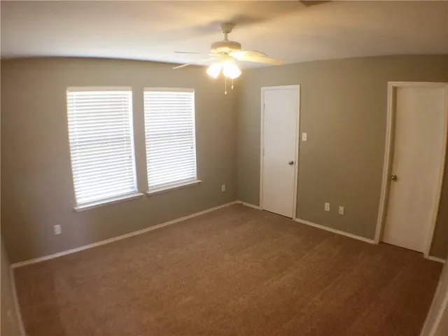 $1,600 | 2301 Kingsway Drive, Arlington, TX 76012