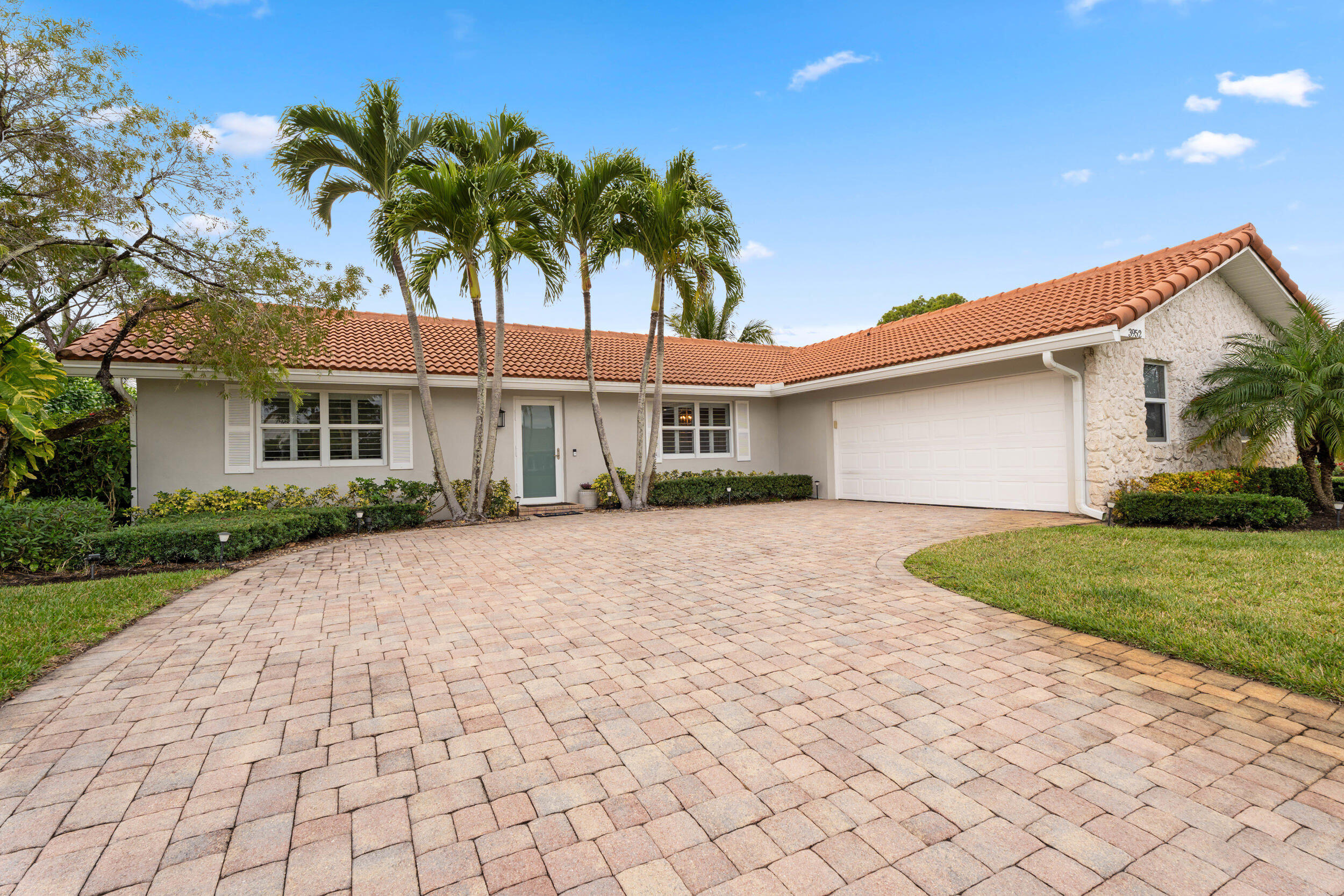 3952 Southeast Fairway West Stuart, FL 34997 - Photo 3 of 35 smg08676