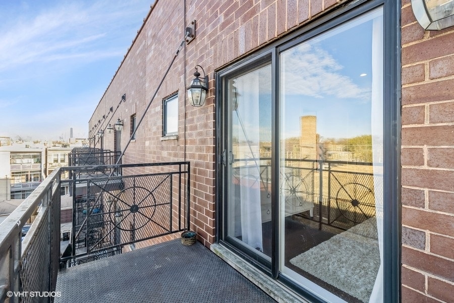 2122 West Rice Street, Unit 4 Chicago, IL 60622 - Photo 13 of 22 a view of a balcony