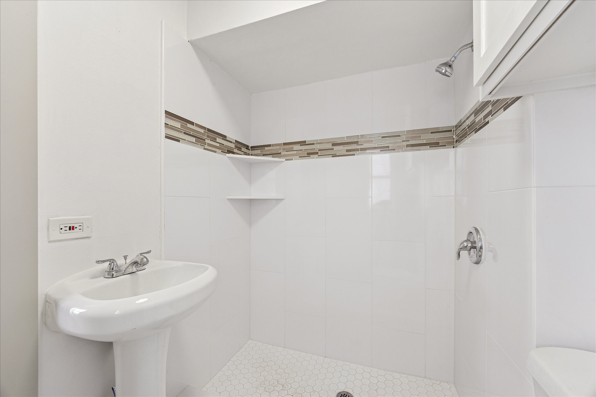 1632 Hawthorne Street, Unit 2 Houston, TX 77006 - Photo 8 of 8 a bathroom with a sink a mirror and a shower