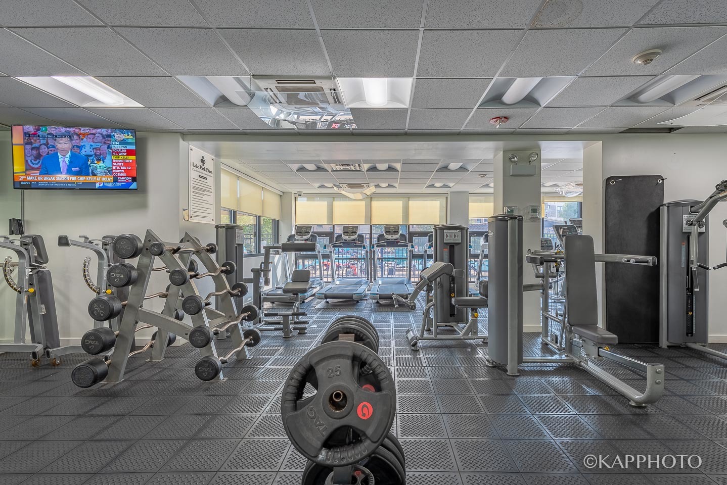 3930 North Pine Grove Avenue, Unit 2005 Chicago, IL 60613 - Photo 16 of 20 a view of a room with gym equipment