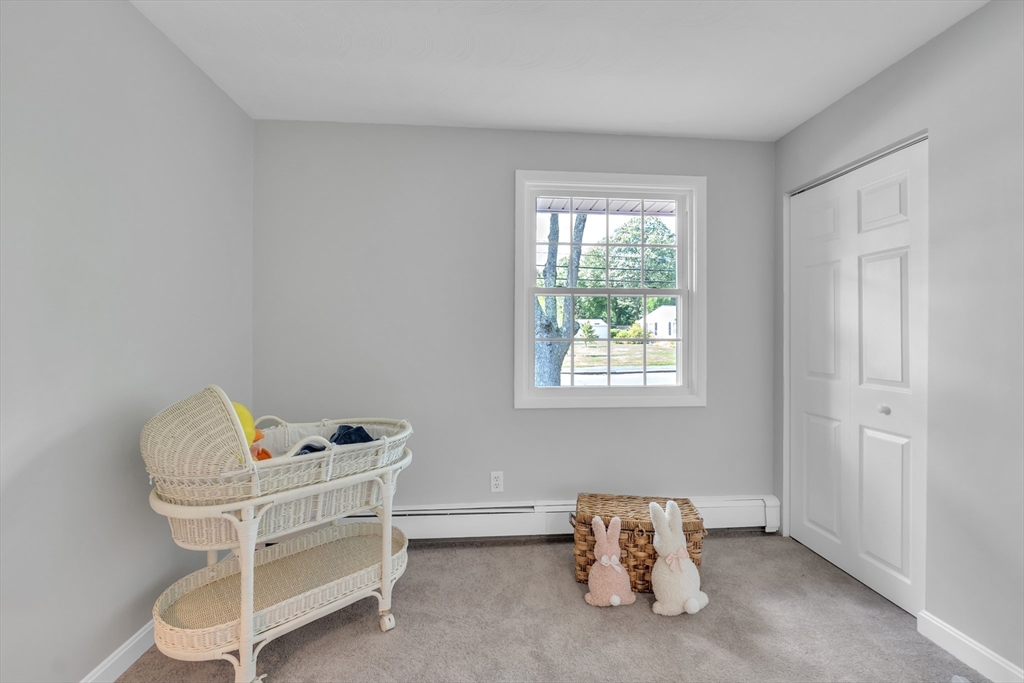 33 Ruthellen Road Framingham, MA 01701 - Photo 21 of 42 a room with a table and a chair