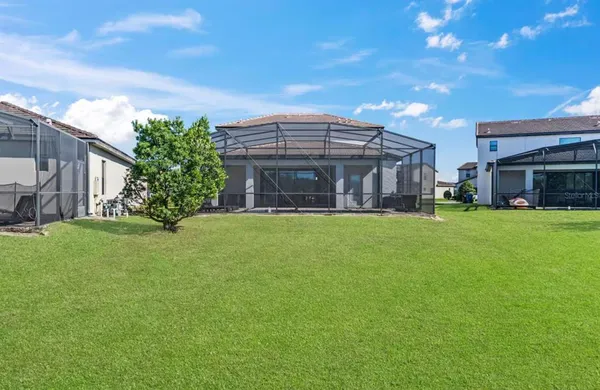 a view of house with a big yard