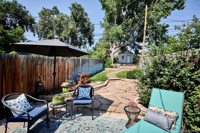 a view of a park with welcome board