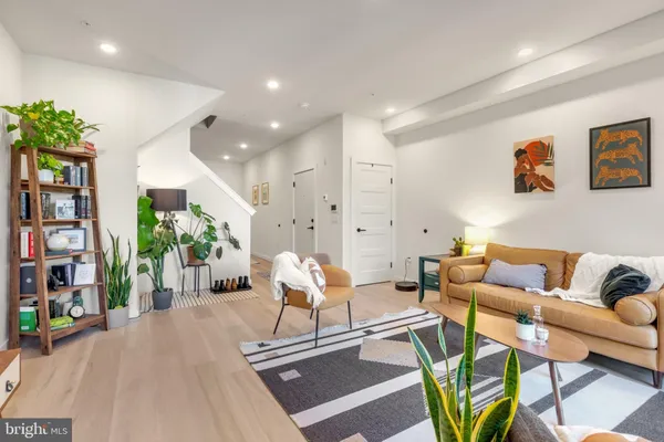 $2,100 | 2212 North Front Street, Unit 5, Philadelphia, PA 19133