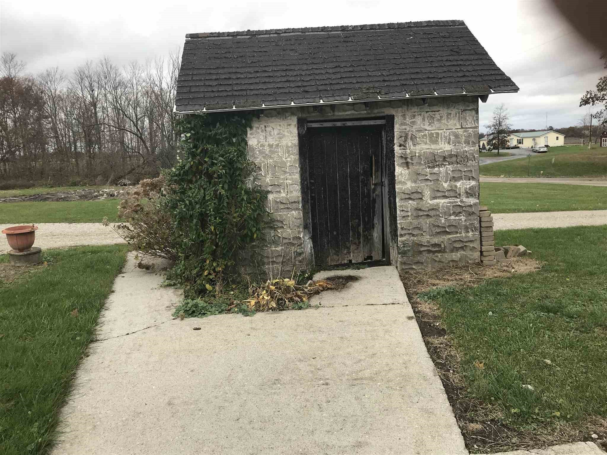 912 County Road 71 Butler, IN 46721 - Photo 5 of 29