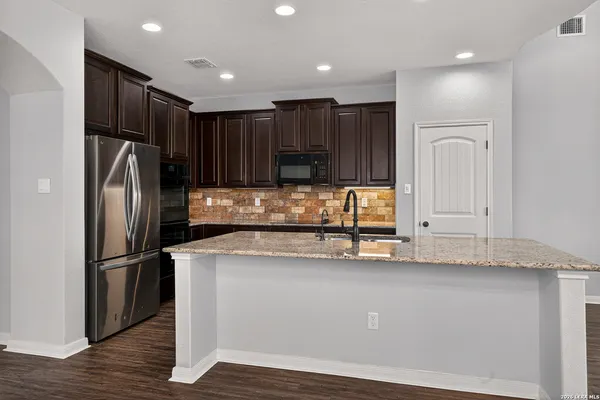 $2,900 | 3643 Conrads Cloud Drive, New Braunfels, TX 78130