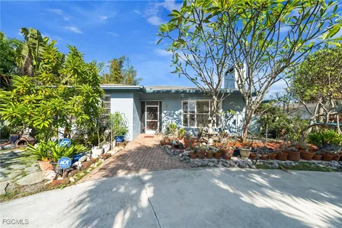 $895,000 | 813 105th Avenue North, Naples, FL 34108
