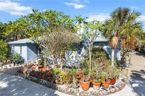 $895,000 | 813 105th Avenue North, Naples, FL 34108