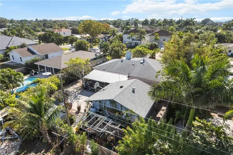 $895,000 | 813 105th Avenue North, Naples, FL 34108