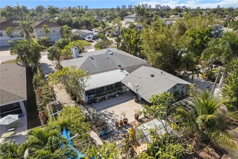 $895,000 | 813 105th Avenue North, Naples, FL 34108