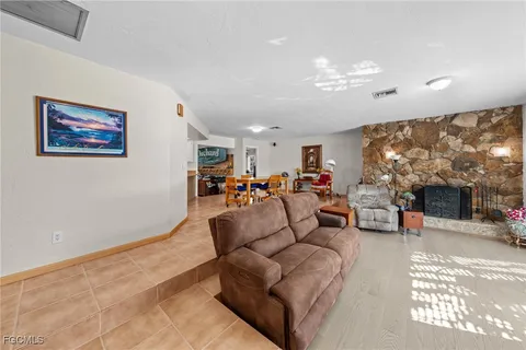 $895,000 | 813 105th Avenue North, Naples, FL 34108