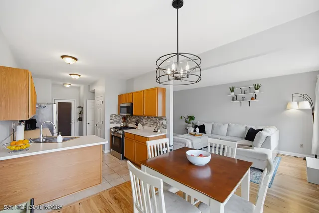 $289,900 | 6816 Zurich Court, Tinley Park, IL 60477