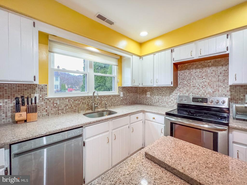 232 Aspen Road Yardley, PA 19067 - Photo 11 of 45 Granite Countertops