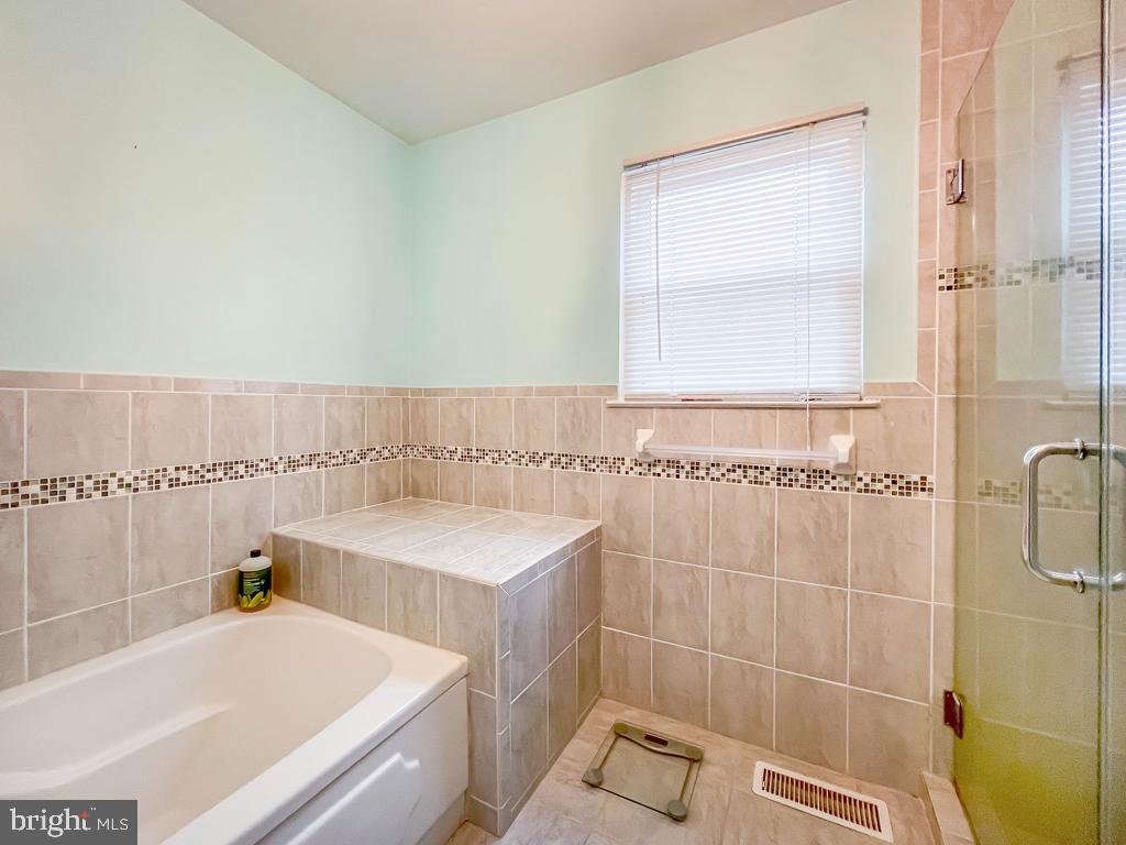 232 Aspen Road Yardley, PA 19067 - Photo 25 of 45 Primary Bath
