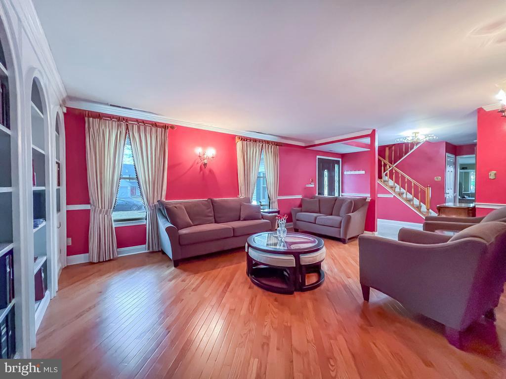 232 Aspen Road Yardley, PA 19067 - Photo 6 of 45 Living Room