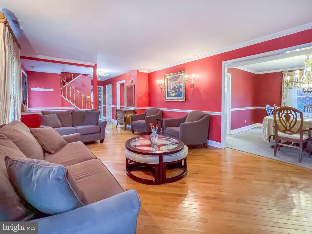 232 Aspen Road Yardley, PA 19067 - Photo 7 of 45 LR/DR View