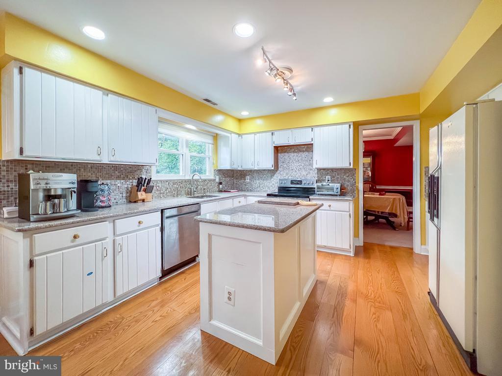 232 Aspen Road Yardley, PA 19067 - Photo 9 of 45 Kitchen