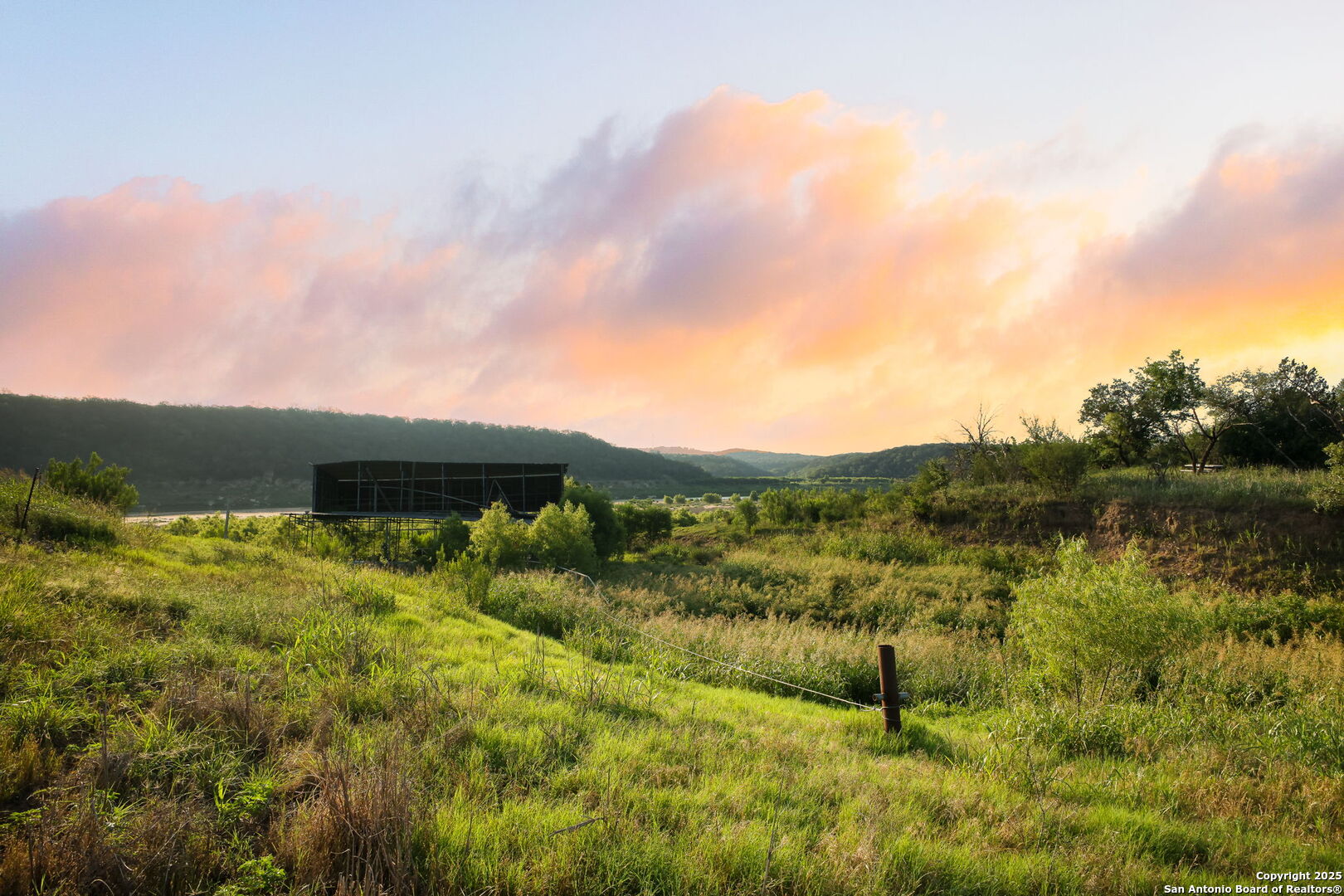 797 Glendale Road Spicewood, TX 78669 - Photo 5 of 48