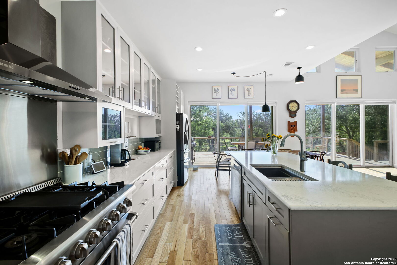 797 Glendale Road Spicewood, TX 78669 - Photo 10 of 48